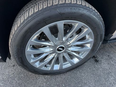 Used 2023 Cadillac Escalade Premium Luxury w/ Performance Package image 9