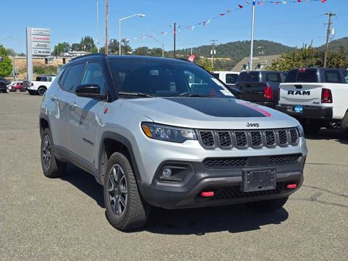 Used 2024 Jeep Compass Trailhawk AWD/4WD image 18