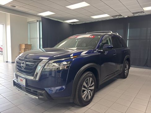 Used 2024 Nissan Pathfinder SL image 7