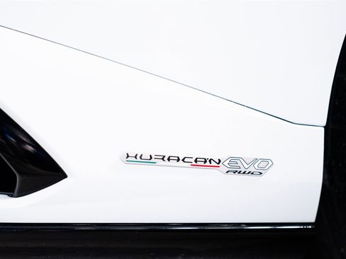 Used 2023 Lamborghini Huracan EVO image 32