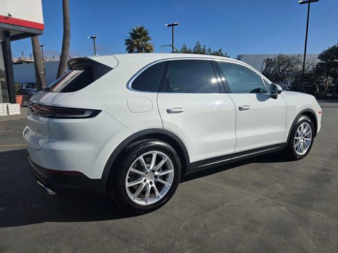 Used 2024 Porsche Cayenne image 3