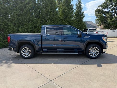 Used 2021 GMC Sierra 1500 SLT w/ SLT Premium Plus Package AWD/4WD image 2