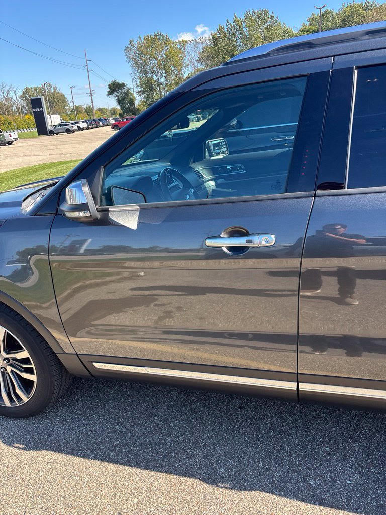 Used 2018 Ford Explorer Platinum AWD/4WD image 4