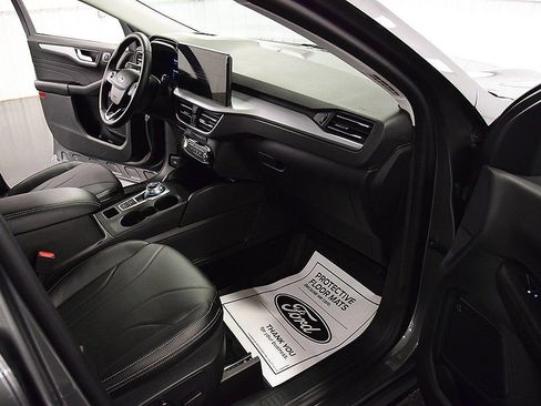 New 2025 Ford Escape SE w/ PHEV Premium Package image 30