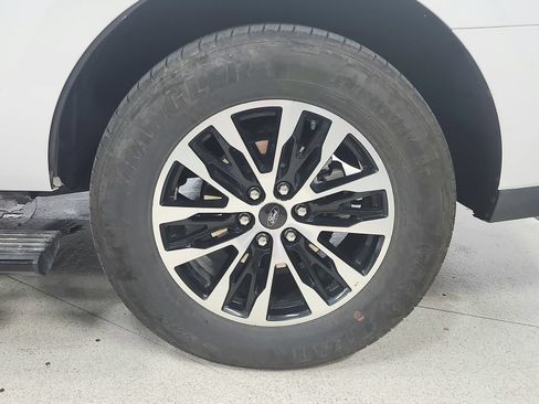 Used 2025 Ford Expedition Platinum AWD/4WD image 14