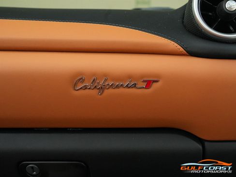 Used 2017 Ferrari California T RWD image 39