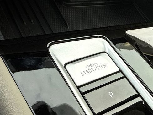 New 2026 Volkswagen Atlas SE image 42