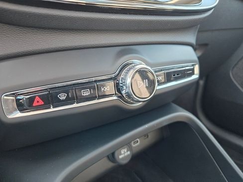 Certified 2025 Volvo XC40 B5 Plus image 20