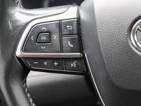 Used 2021 Toyota Highlander XLE AWD/4WD image 31