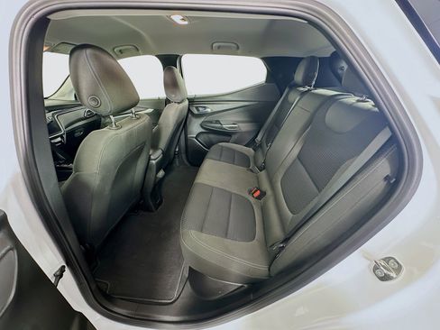 Used 2023 Chevrolet Bolt EUV LT image 25