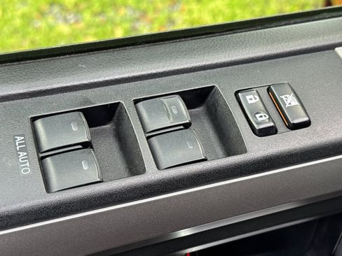 Used 2018 Toyota 4Runner SR5 image 18