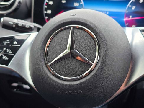 Used 2024 Mercedes-Benz GLC 300 4MATIC image 32