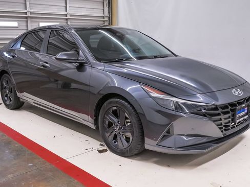 Used 2022 Hyundai Elantra SEL w/ Cargo Package FWD image 5