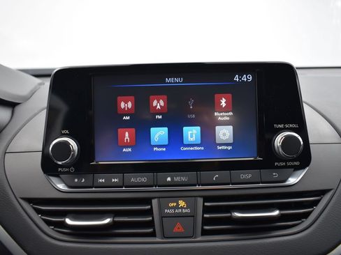 Used 2024 Nissan Altima 2.5 S FWD image 9
