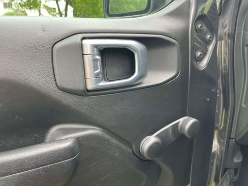 Used 2022 Jeep Wrangler Unlimited Sport AWD/4WD image 16