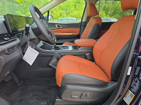 New 2026 Kia Carnival EX FWD image 5