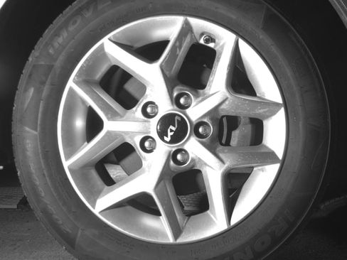 Used 2025 Kia Soul LX w/ LX Technology Package FWD image 13
