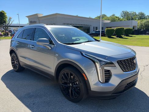 Used 2023 Cadillac XT4 Luxury w/ Cold Weather Package AWD/4WD image 5