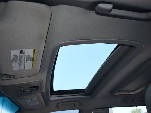 Used 2017 Toyota Sienna XLE Premium FWD image 19