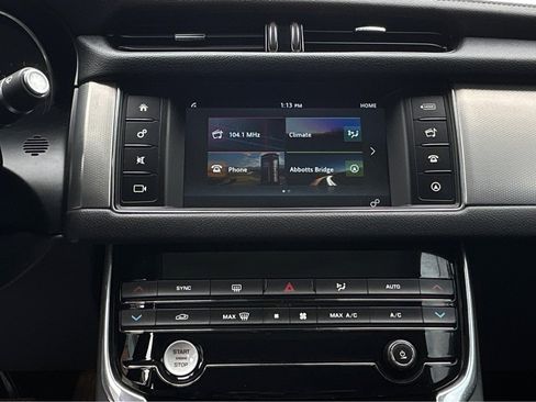 Used 2016 Jaguar XF Premium image 23