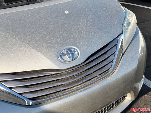 Used 2016 Toyota Sienna XLE FWD image 7