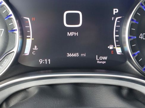 Used 2025 Chrysler Pacifica Limited FWD image 34
