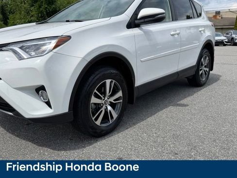 Used 2018 Toyota RAV4 XLE AWD/4WD image 9
