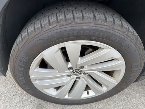 Used 2020 Volkswagen Atlas Cross Sport SE w/ Panoramic Sunroof Package image 11