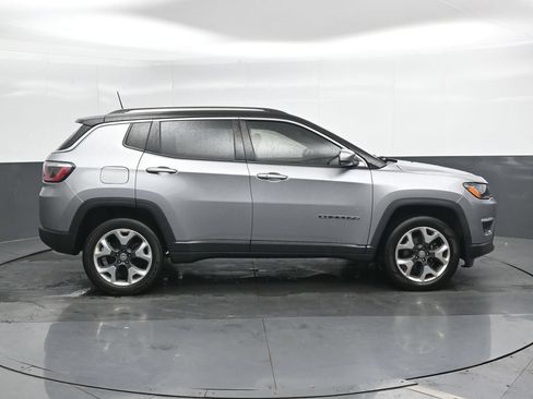 Used 2018 Jeep Compass Limited AWD/4WD image 3