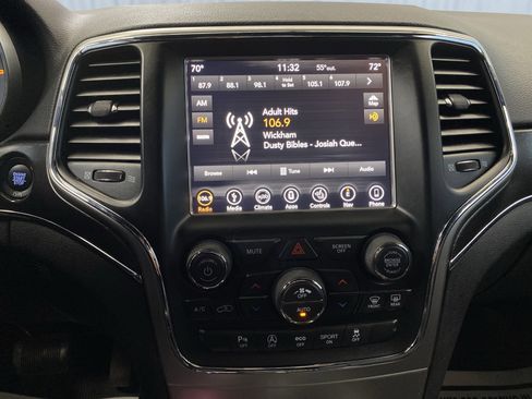 Used 2018 Jeep Grand Cherokee Limited image 16