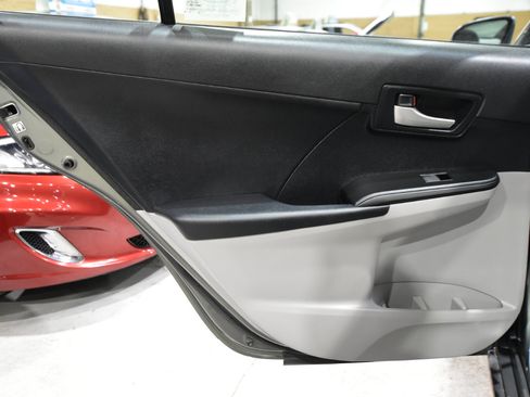 Used 2012 Toyota Camry LE image 30