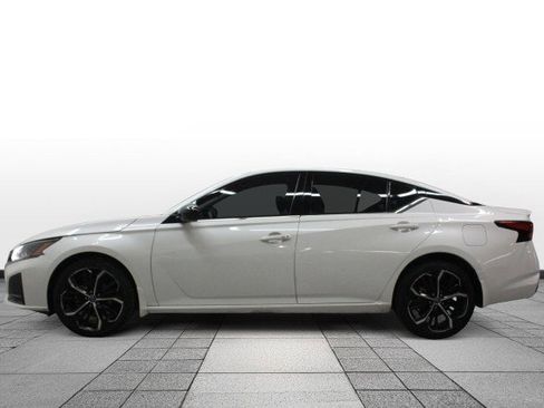 Used 2023 Nissan Altima 2.5 SR AWD/4WD image 4