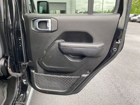 Used 2024 Jeep Wrangler Unlimited AWD/4WD image 39