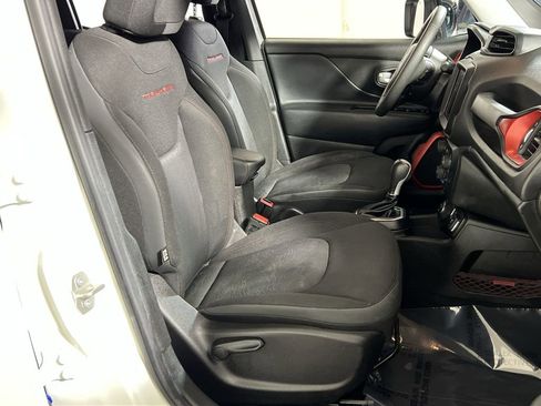 Used 2023 Jeep Renegade Trailhawk AWD/4WD image 25