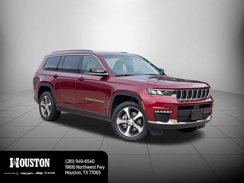 Used 2025 Jeep Grand Cherokee L Limited RWD image 3
