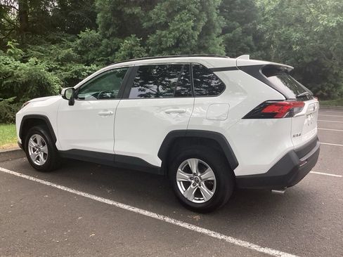 Used 2021 Toyota RAV4 XLE w/ Convenience Package AWD/4WD image 10