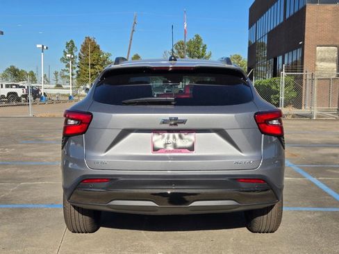New 2026 Chevrolet Trax ACTIV w/ Sunroof Package FWD image 8