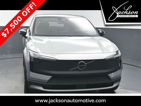 Used 2026 Volvo EX30 Cross Country Ultra w/ Protection Package Premier image 3