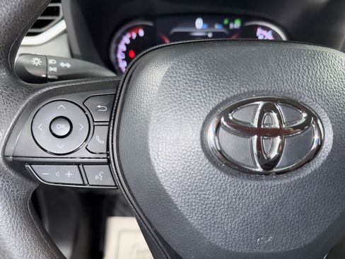 Used 2024 Toyota RAV4 XLE FWD image 29