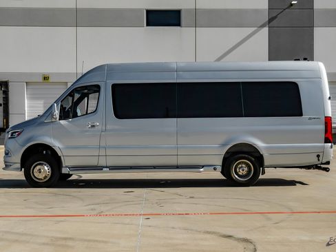 Used 2023 Mercedes-Benz Sprinter 3500 w/ Parking Package image 7