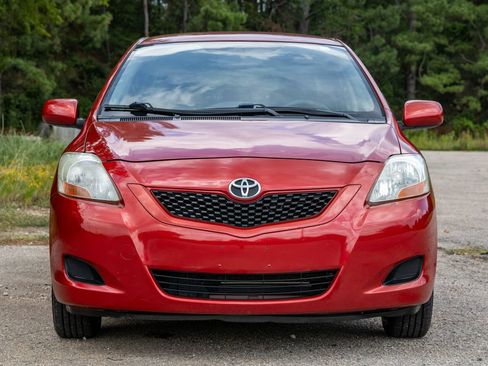 Used 2010 Toyota Yaris Sedan FWD image 2