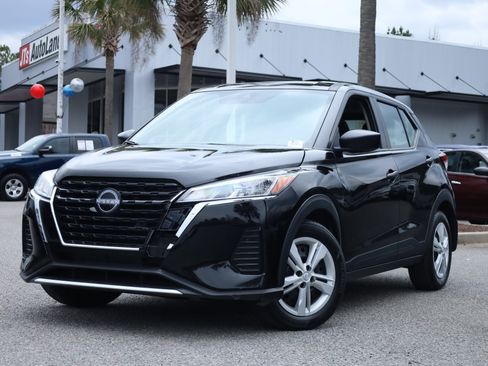 Used 2025 Nissan Kicks Play S image 1