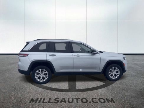 Used 2023 Jeep Grand Cherokee Limited image 5