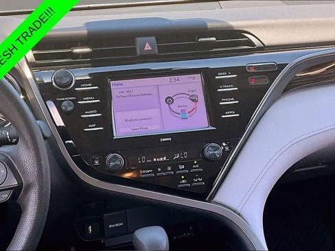 Used 2020 Toyota Camry LE FWD image 9