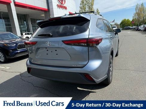 Used 2022 Toyota Highlander XLE AWD/4WD image 6