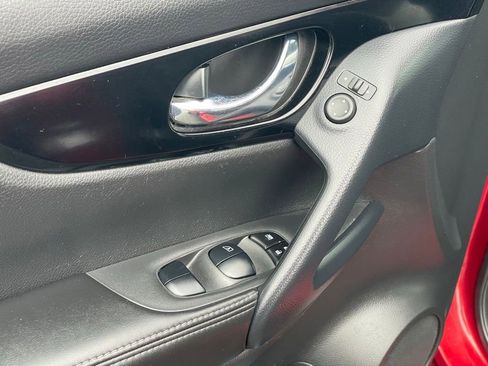 Certified 2020 Nissan Rogue Sport SV AWD/4WD image 14