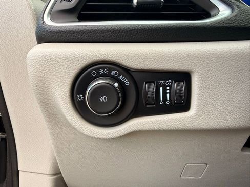 Used 2021 Chrysler Pacifica Limited image 21