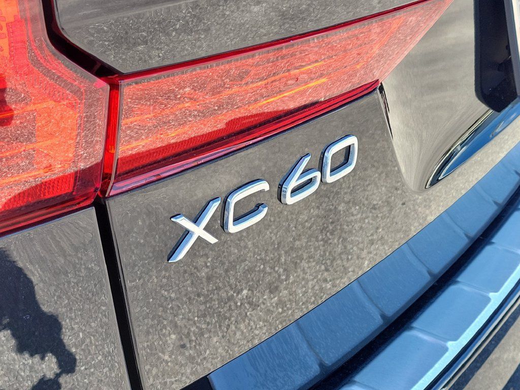 Used 2023 Volvo XC60 B5 Ultimate w/ Protection Package Premier FWD image 5