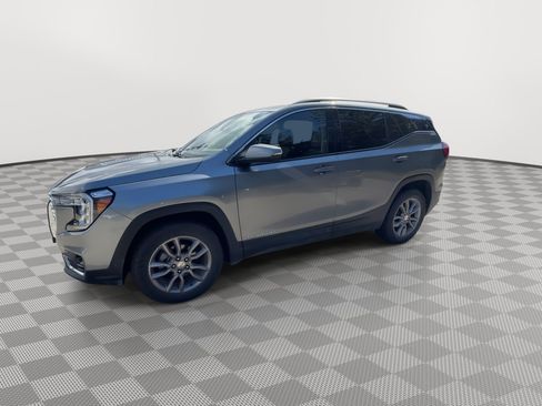 Used 2024 GMC Terrain SLT AWD/4WD image 4