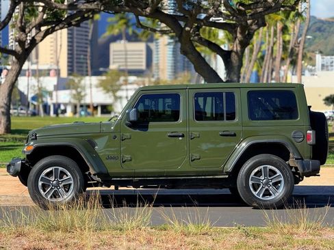 Used 2021 Jeep Wrangler Unlimited Sahara image 2